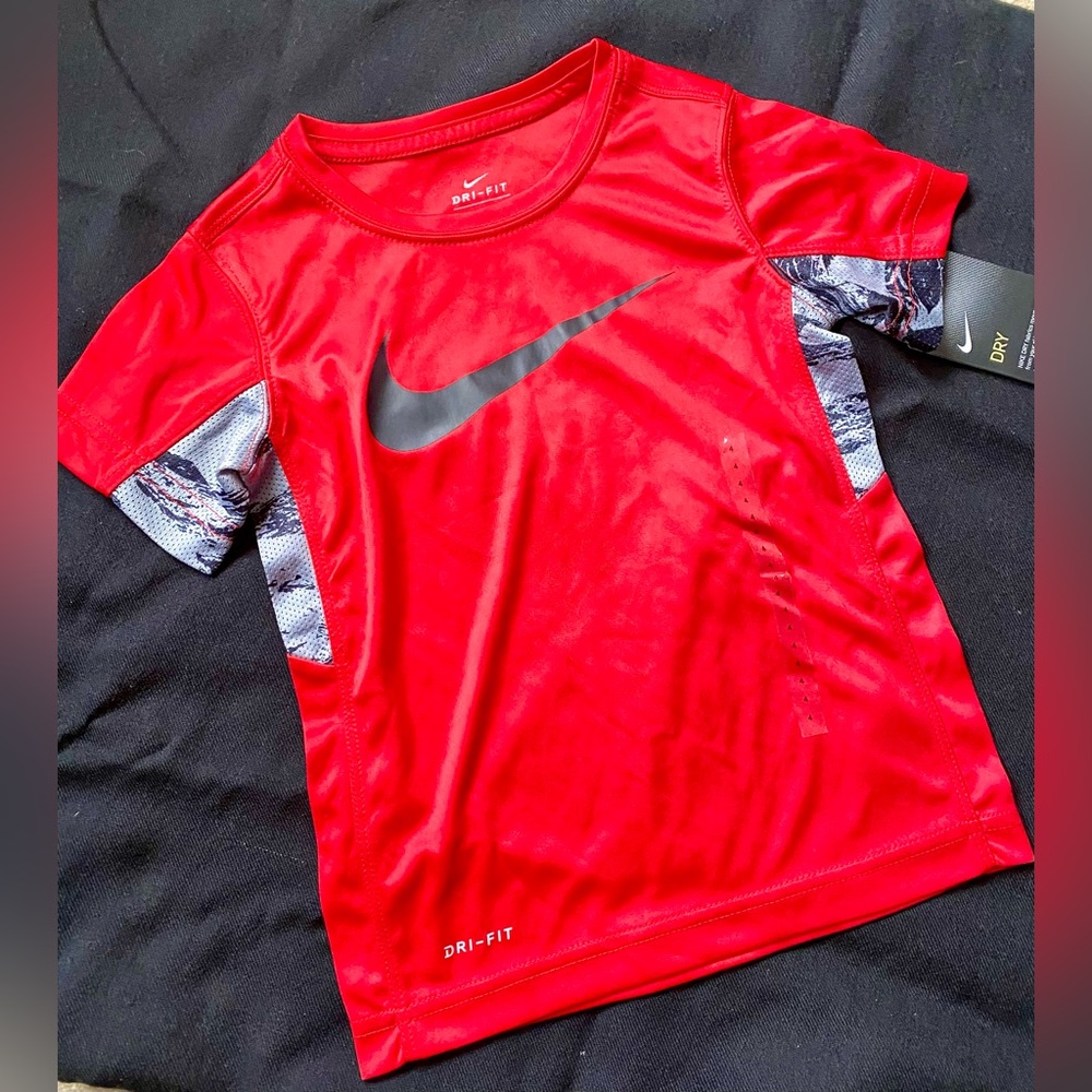 🔹NWT Nike Dry-Fit Tee , boys Sz 4